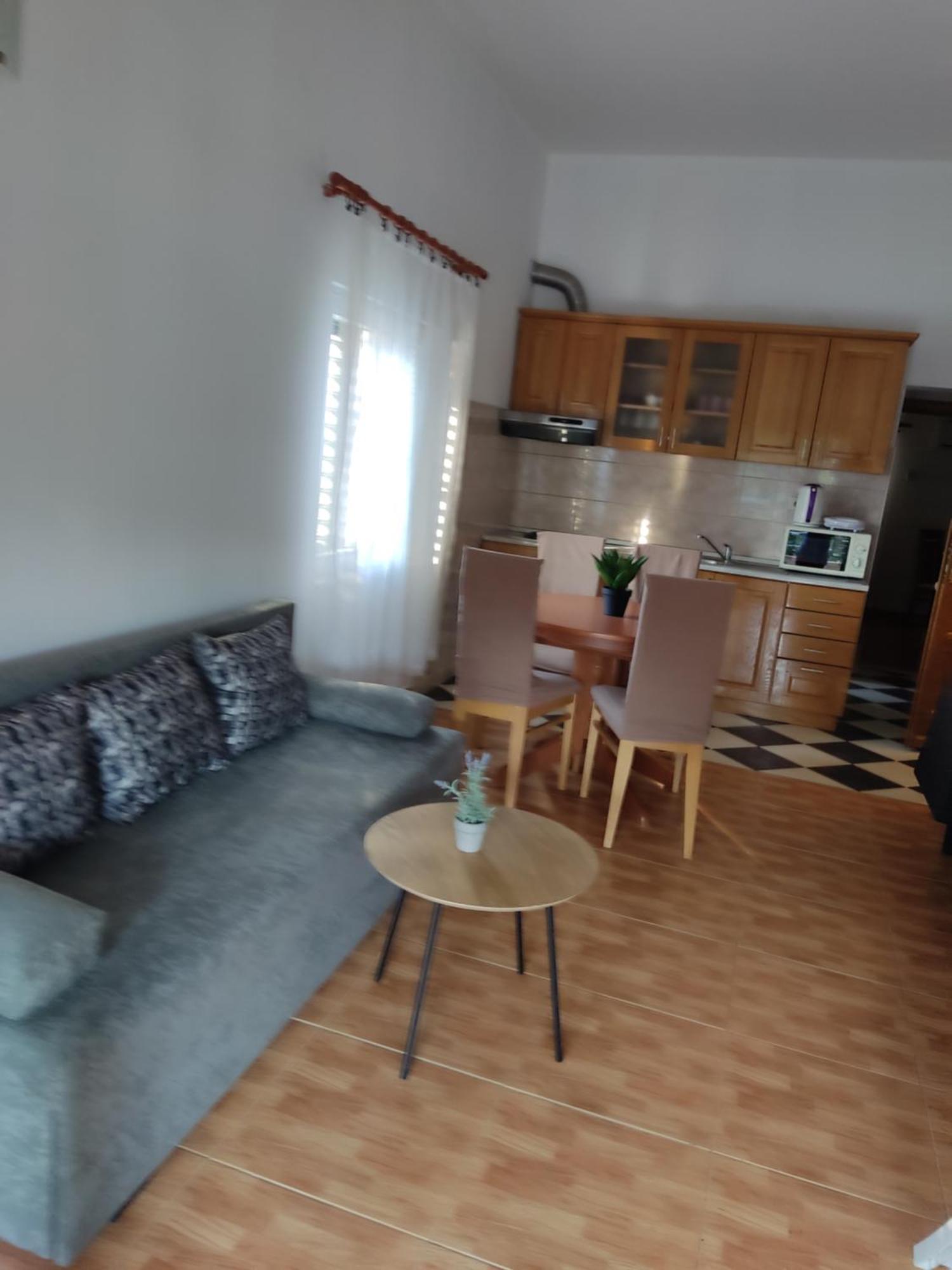 לוביסטה Apartments Ivana מראה חיצוני תמונה