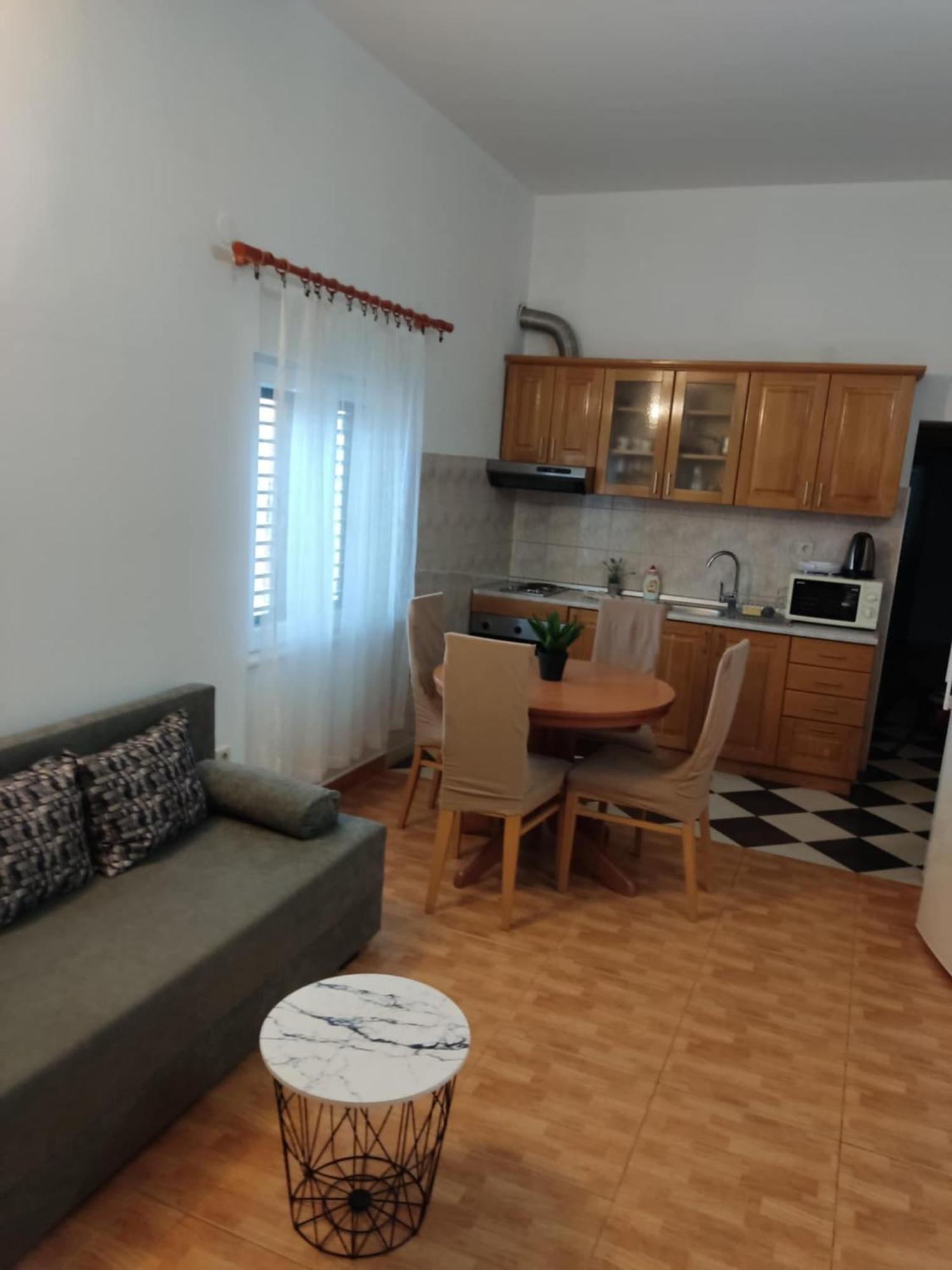 לוביסטה Apartments Ivana מראה חיצוני תמונה