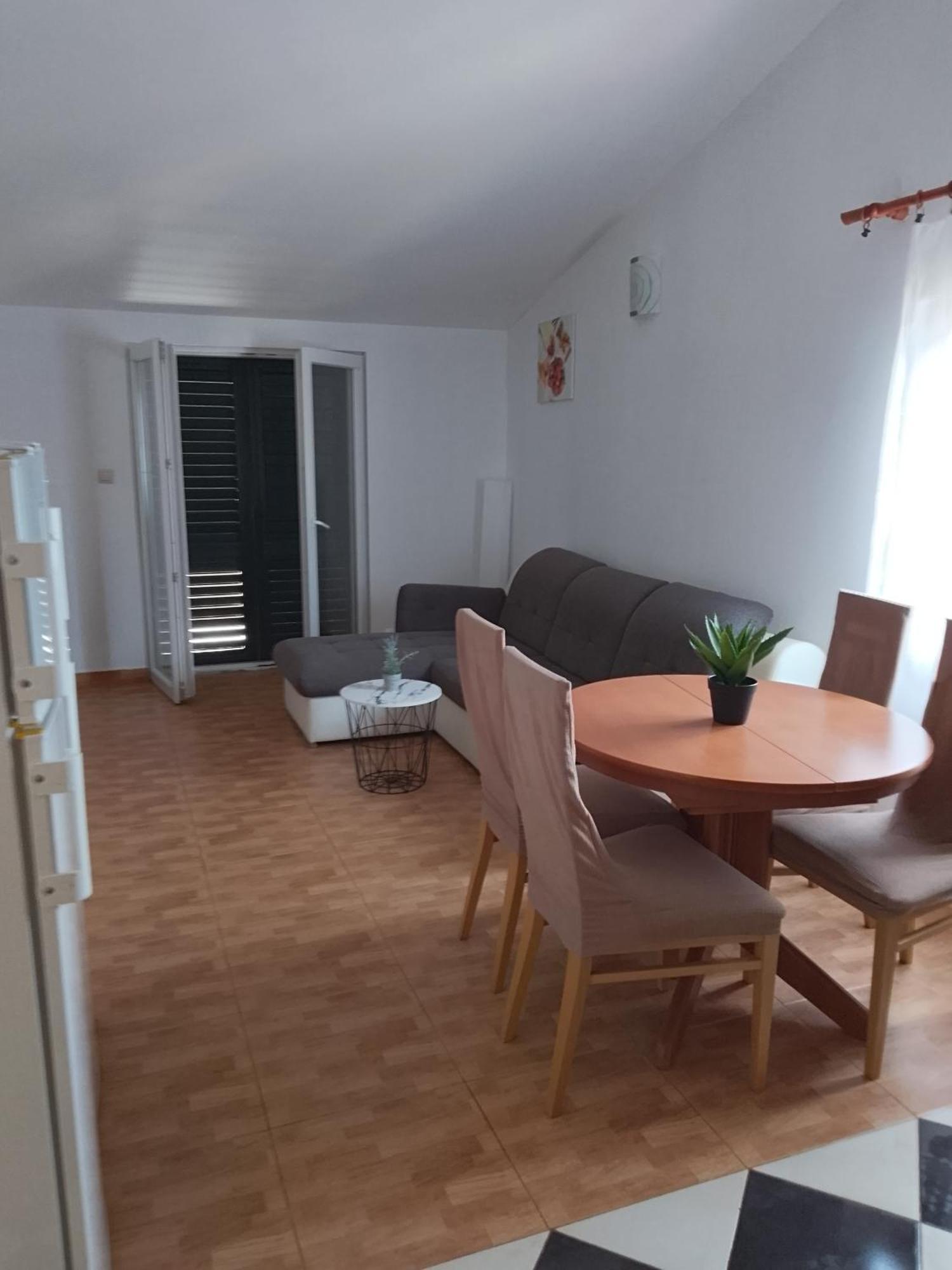 לוביסטה Apartments Ivana מראה חיצוני תמונה